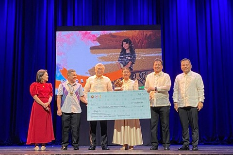 Fine Arts student bags 3rd place in NHED on-the-spot painting